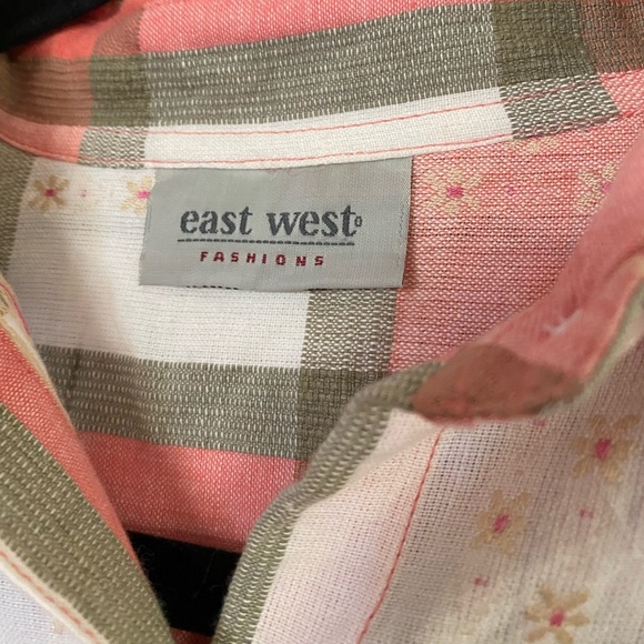 Small Floral Checkered Ladies Short Sleeve Button Up - Picture 5 of 7